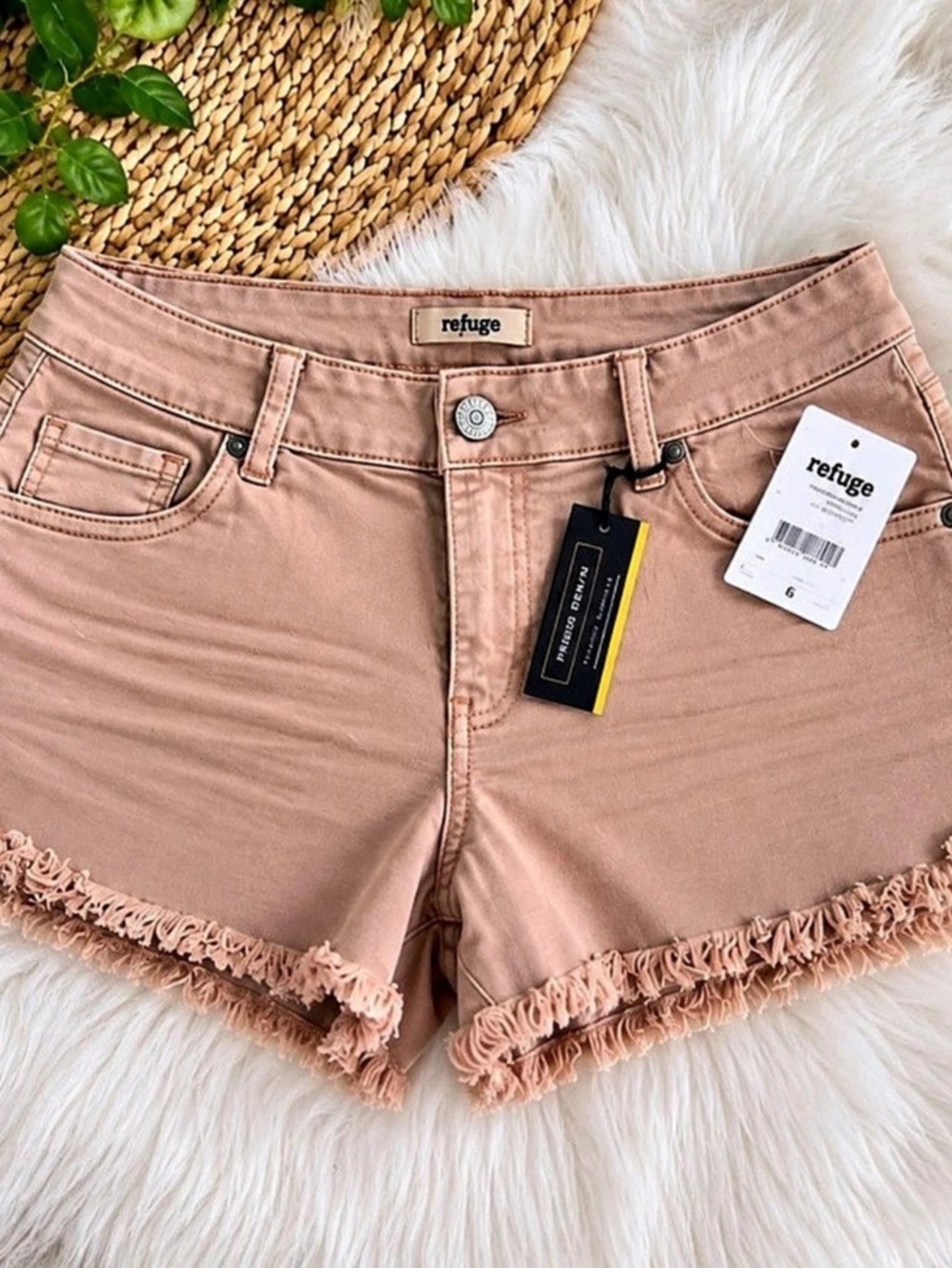 refuge Fringe Hem Jean Shorts in Pink Size 6